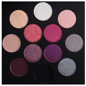 🆕 MAC Cosmetics Rocket to Fame Eyeshadow 12 pan palette NEW LE - 1 broken shadow